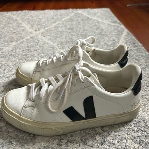 Veja campo low top leather sneaker
